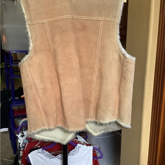 Tan colored suede’s vest - Picture 3 of 3